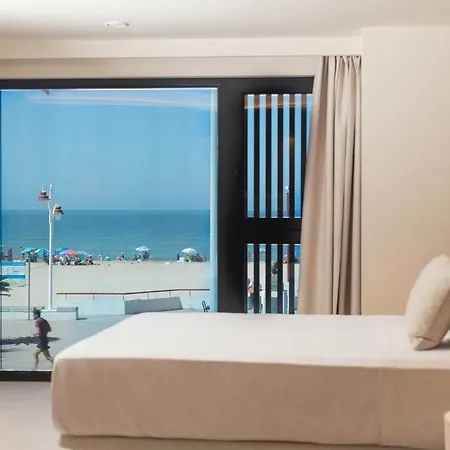 Playa Victoria - By Grupo Tribu 加的斯