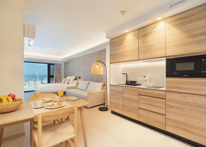 Playa Victoria - By Grupo Tribu