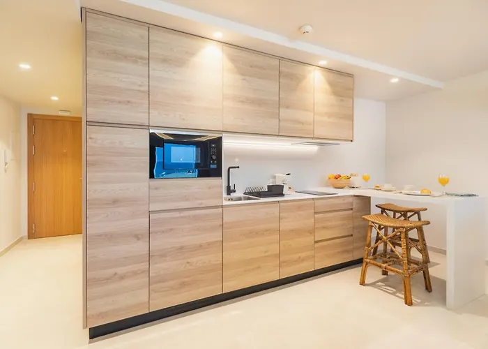 Playa Victoria - By Grupo Tribu 加的斯